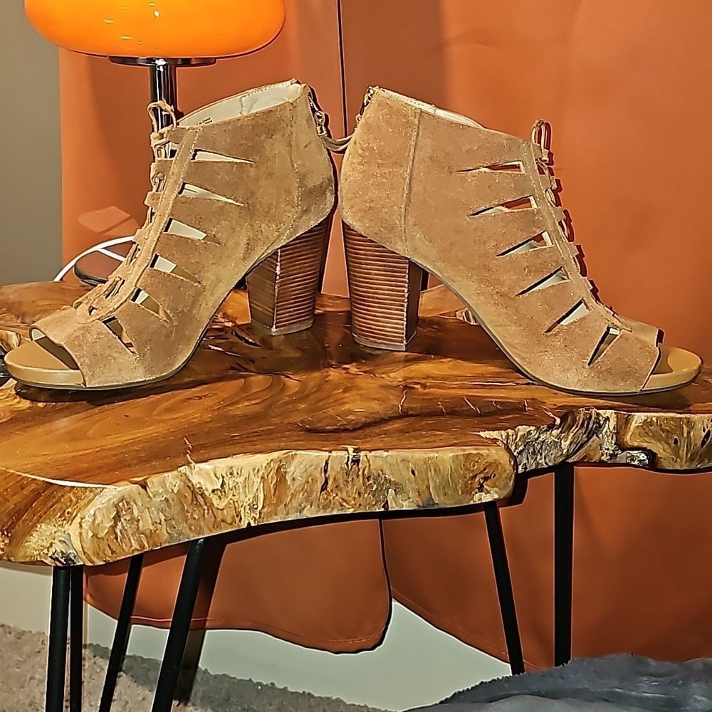 MICHAEL KORS- Women's Size 9 Elsie Mid Suede Elastic Strap Block Heel - Picture 2 of 12